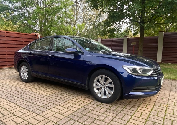 Volkswagen Passat cena 73900 przebieg: 99600, rok produkcji 2019 z Warszawa małe 596
